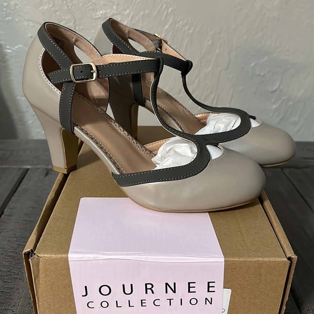 Women's Olina T Strap Round Toe Pumps gray